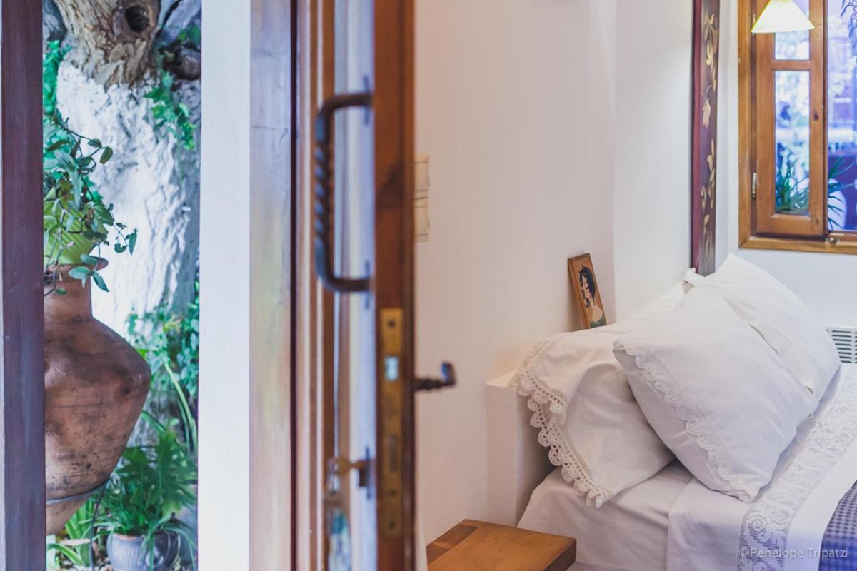 Small Guesthouse In The Garden Amarynthos Extérieur photo